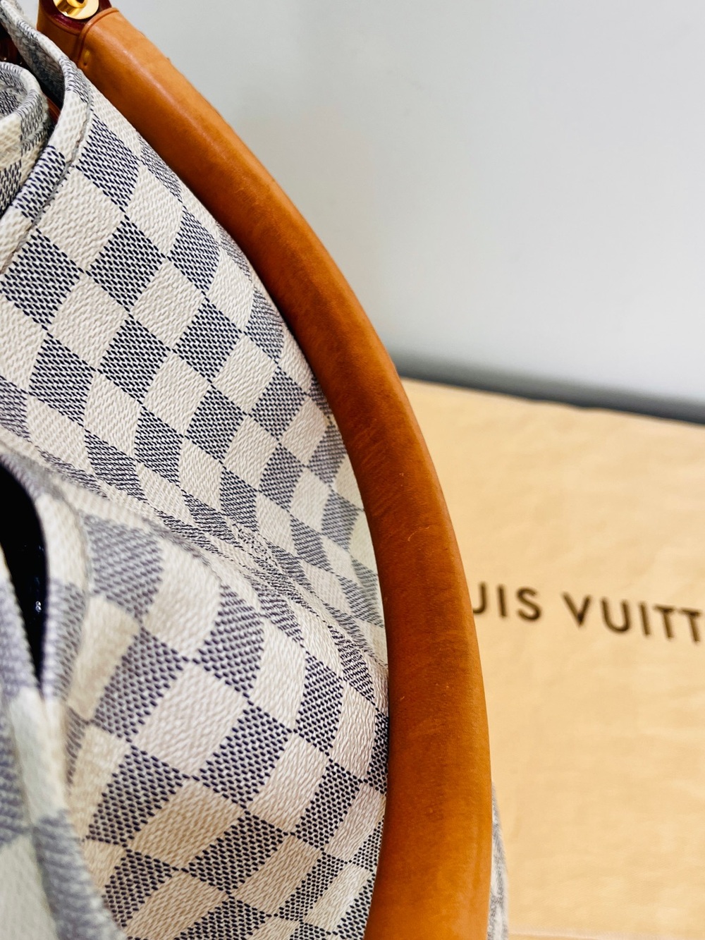 Pro-Loved LOUIS VUITTON Damier Azur Artsy MM Bag - Picture 5 of 13